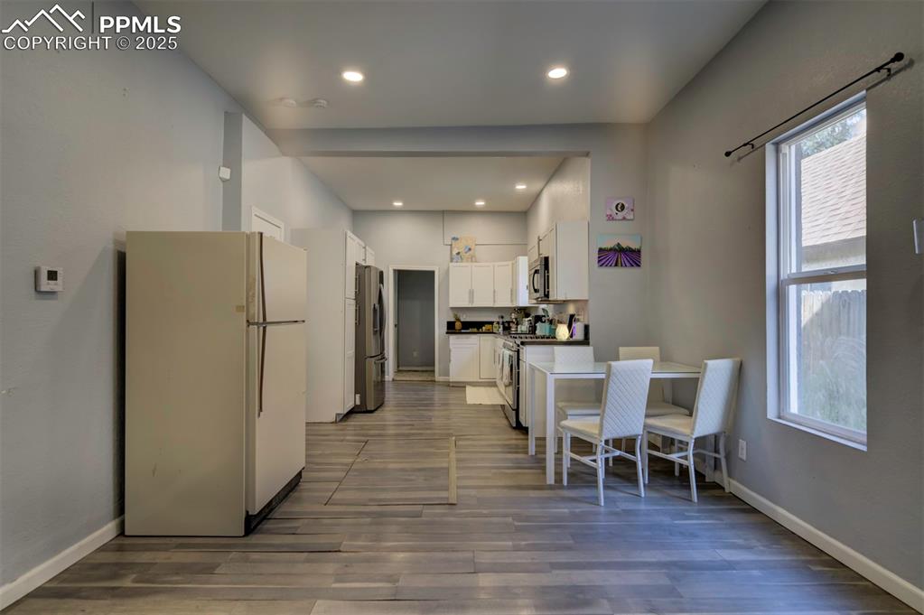 Image 8 of 14: Kitchen