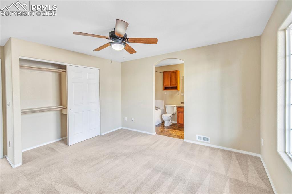 Image 22 of 31: Bedroom