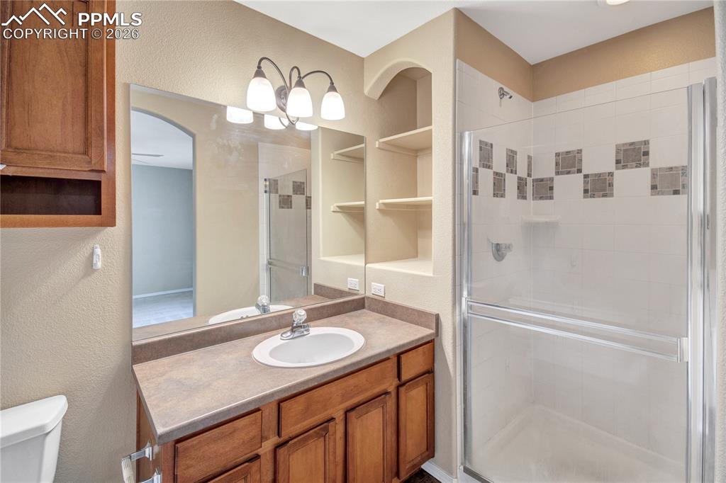 Image 23 of 31: Bathroom