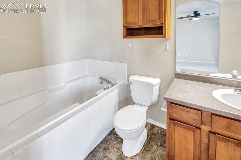 Image 24 of 31: Bathroom