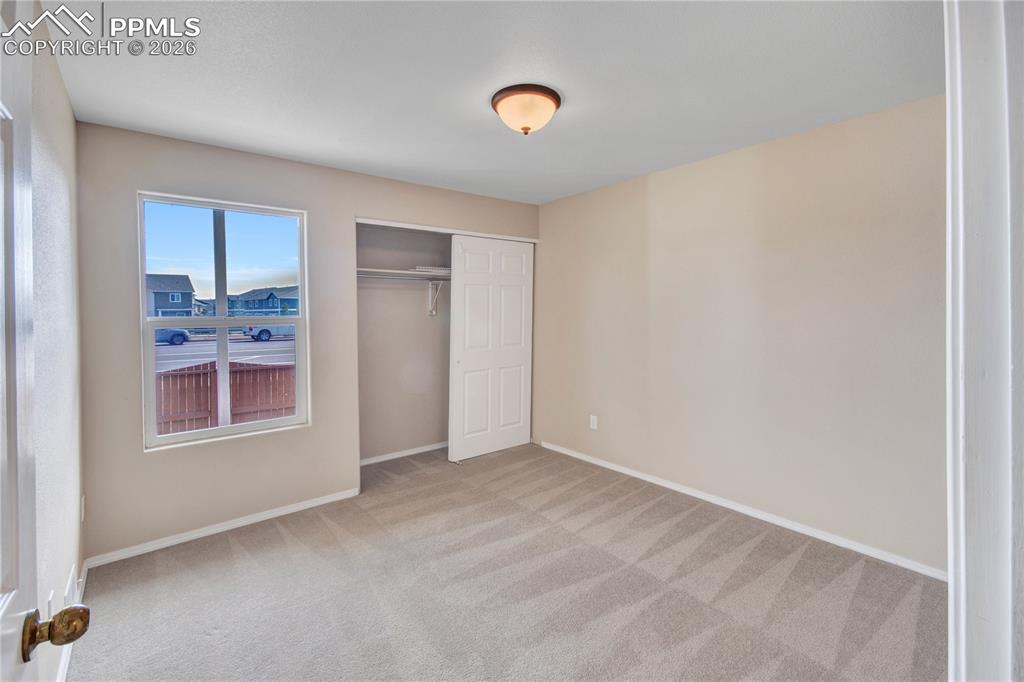 Image 26 of 31: Bedroom