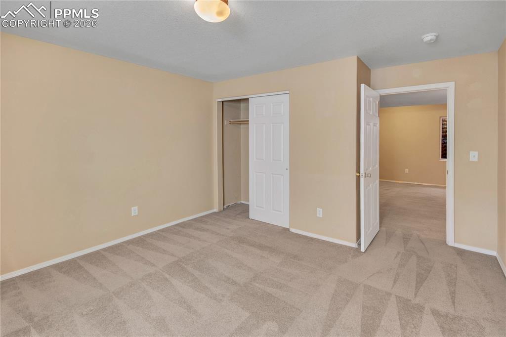 Image 29 of 31: Bedroom