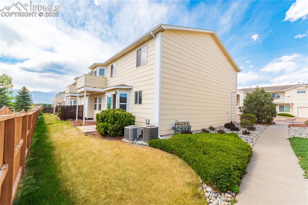 Image 5 of 31: Side of Structure