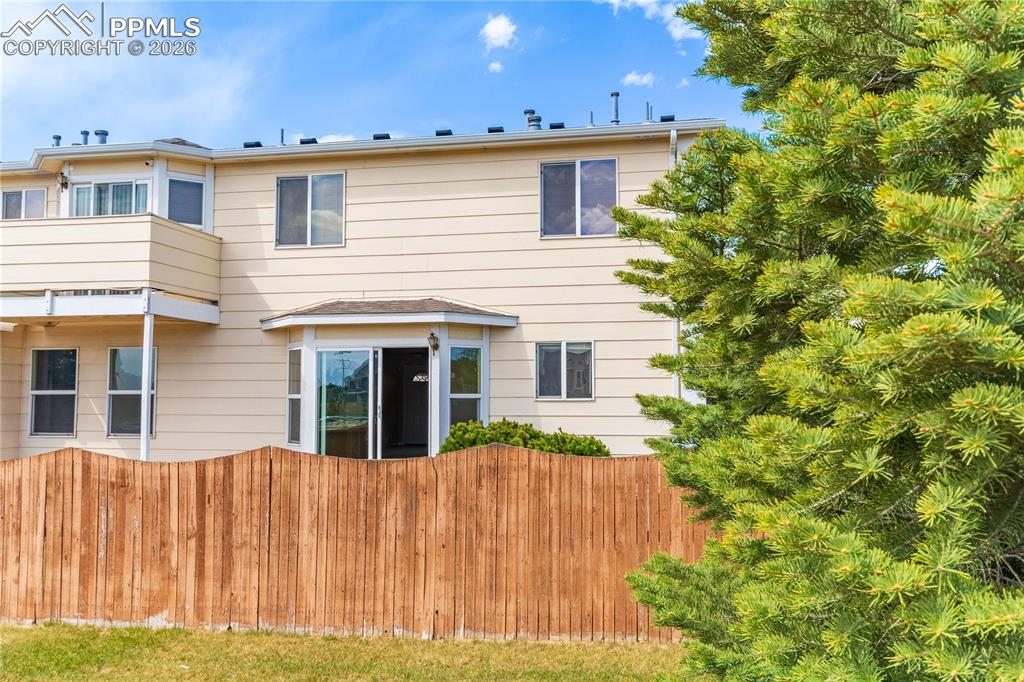 Image 6 of 31: Back of Structure