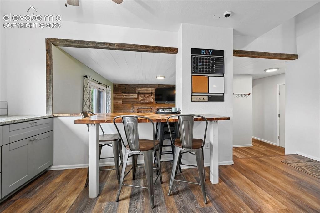 Image 10 of 44: Breakfast Area