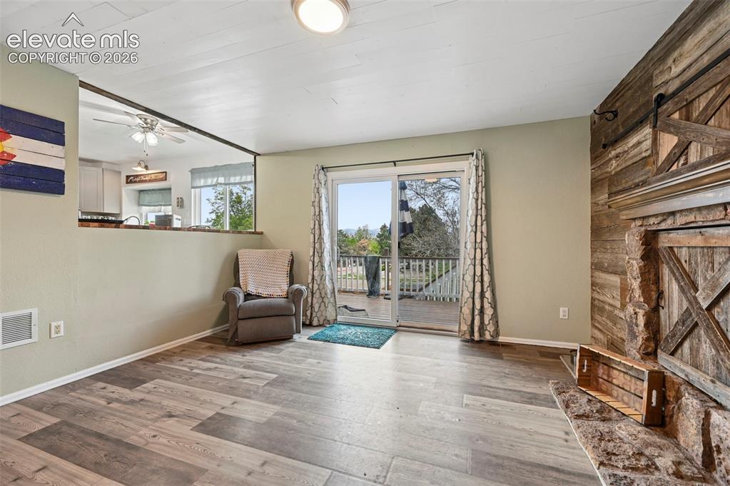 Image 17 of 44: Sitting Room