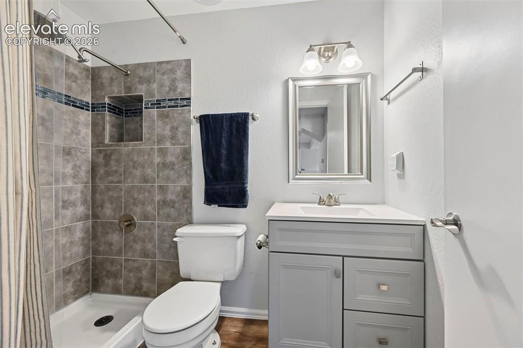Image 19 of 44: Bathroom