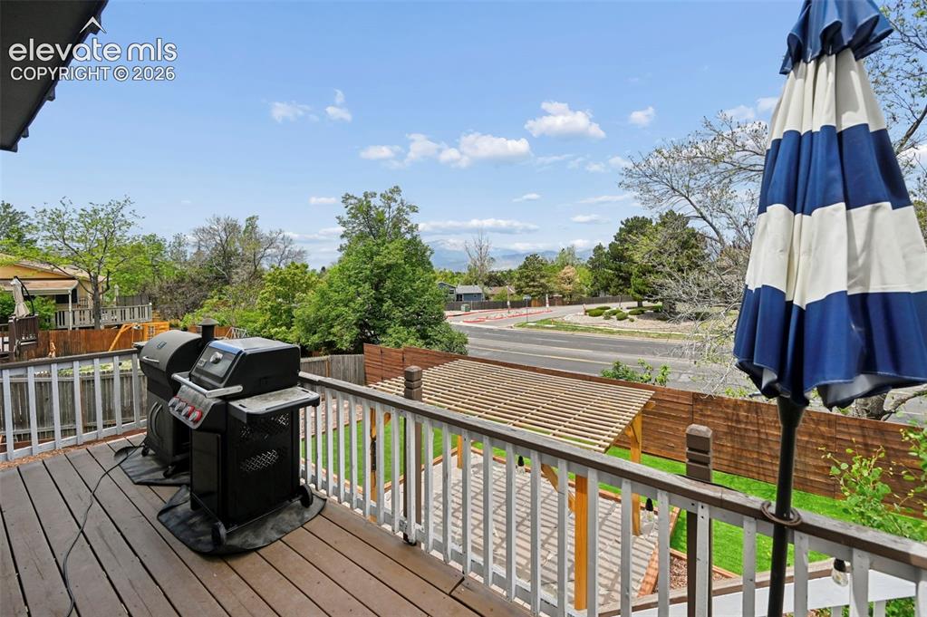Image 40 of 44: Deck