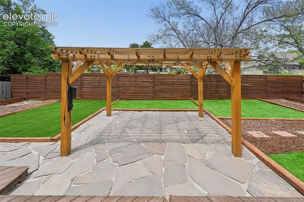 Image 41 of 44: Patio