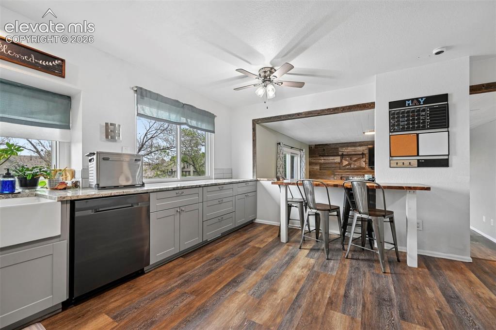 Image 5 of 44: Kitchen