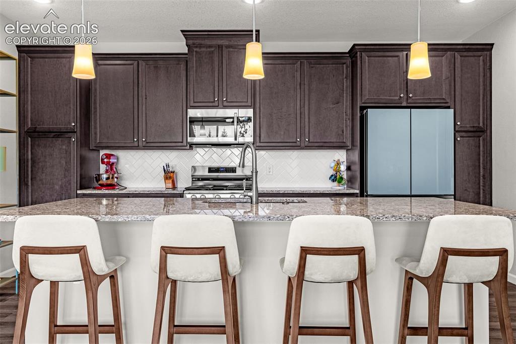 Image 11 of 32: Kitchen