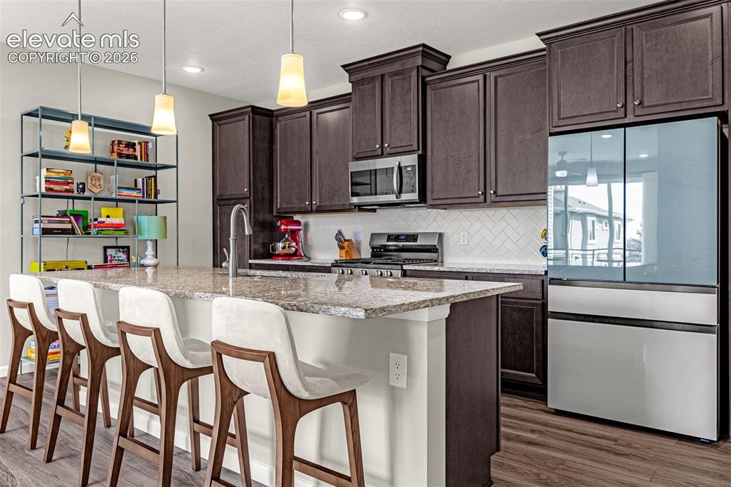 Image 12 of 32: Kitchen