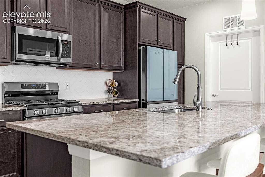 Image 13 of 32: Kitchen