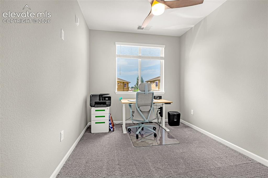Image 15 of 32: Bedroom