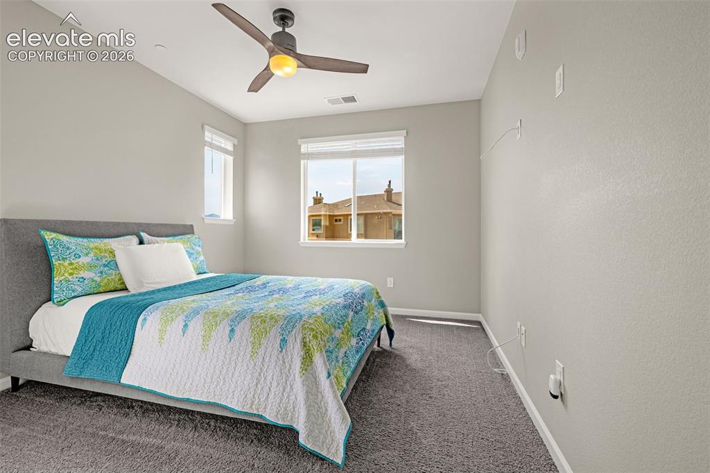 Image 18 of 32: Bedroom