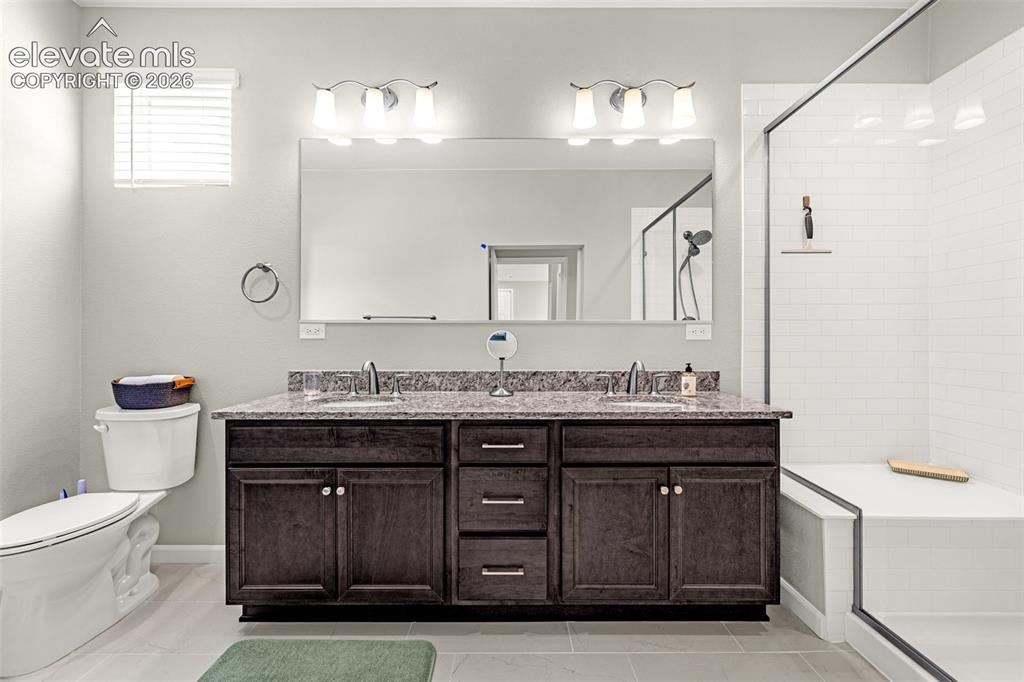 Image 5 of 32: Bathroom