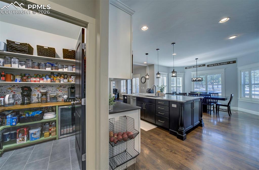 Image 10 of 47: Kitchen