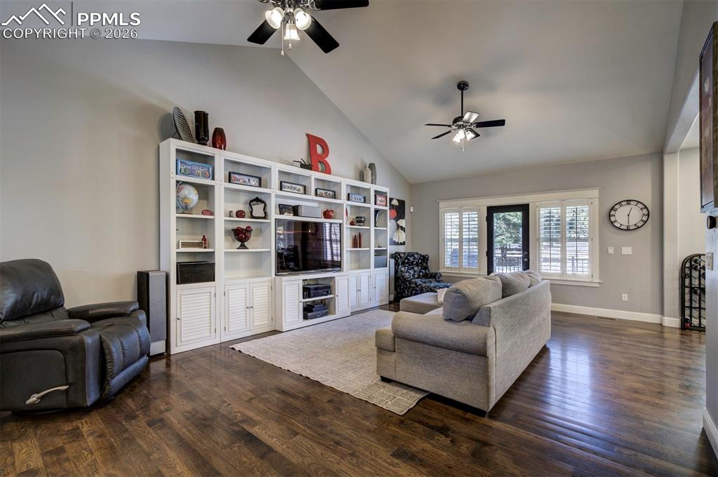 Image 17 of 47: Living Room