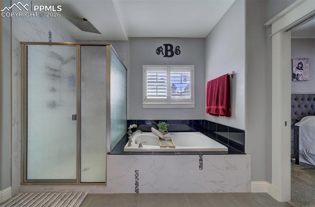 Image 22 of 47: Master Bedroom