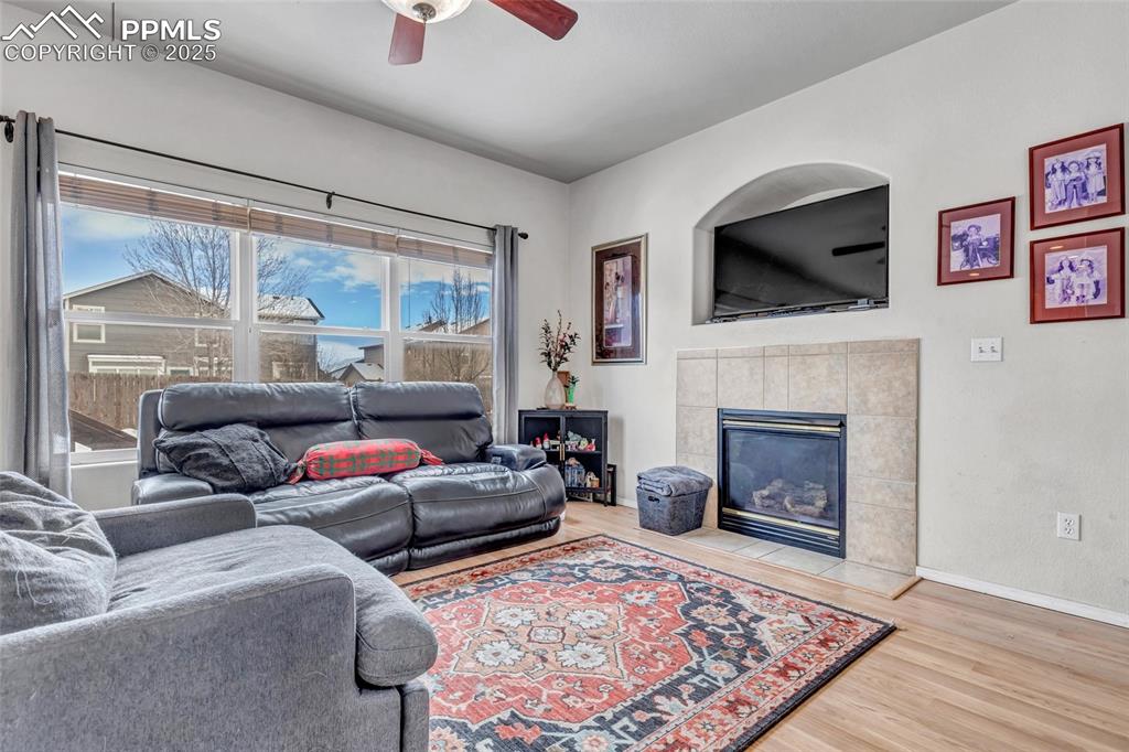 Image 12 of 45: Living Room