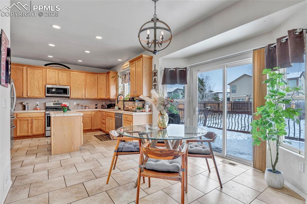 Image 14 of 45: Kitchen