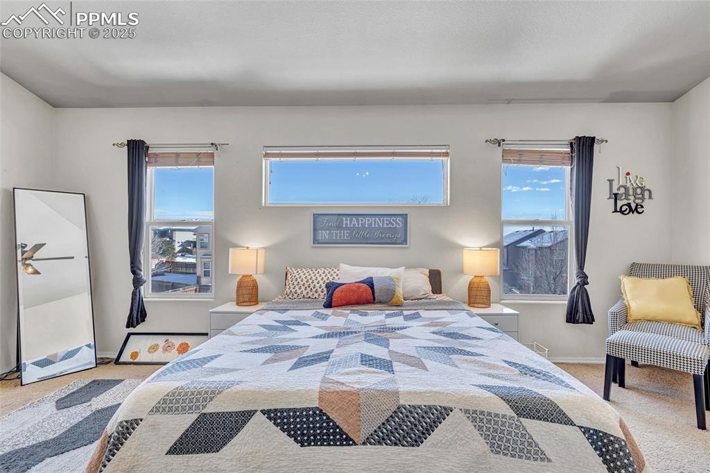 Image 22 of 45: Bedroom