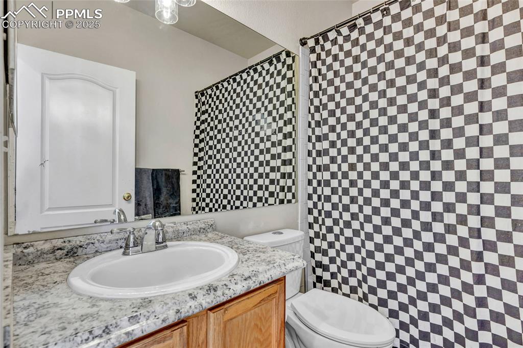 Image 30 of 45: Bathroom