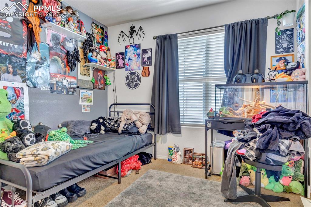 Image 31 of 45: Bedroom