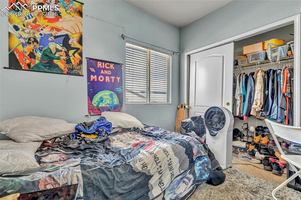 Image 33 of 45: Bedroom