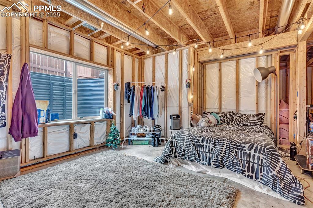 Image 35 of 45: Bedroom