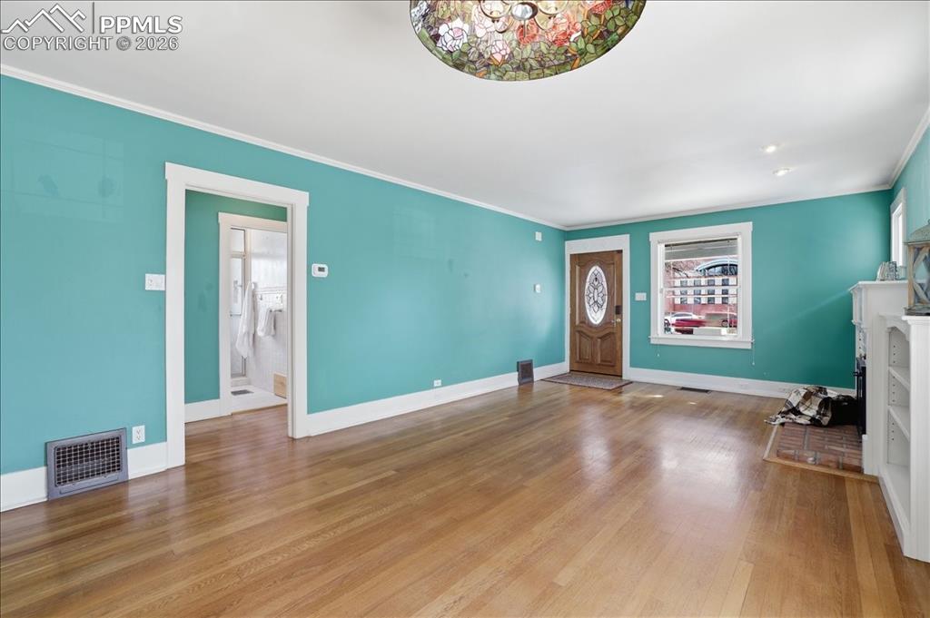 Image 13 of 42: Entry