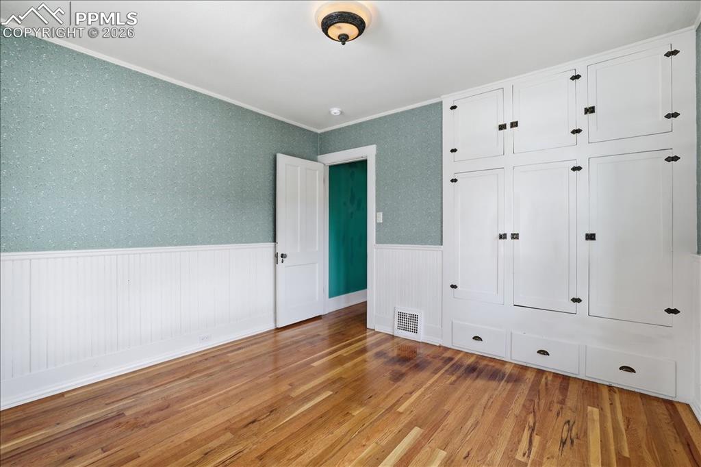 Image 20 of 42: Bedroom