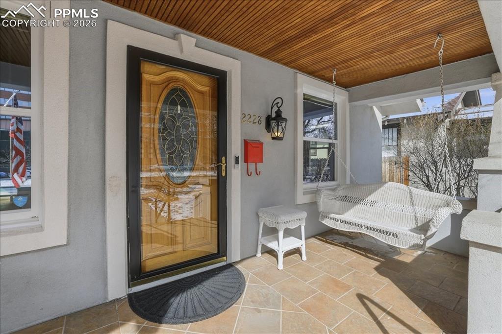 Image 7 of 42: Entry