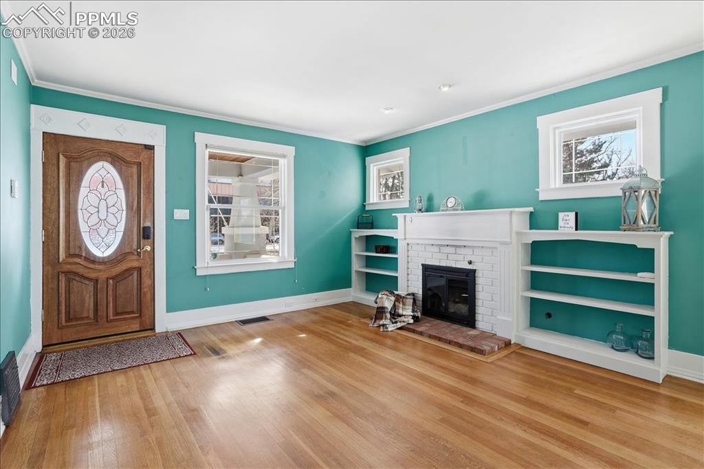 Image 9 of 42: Entry