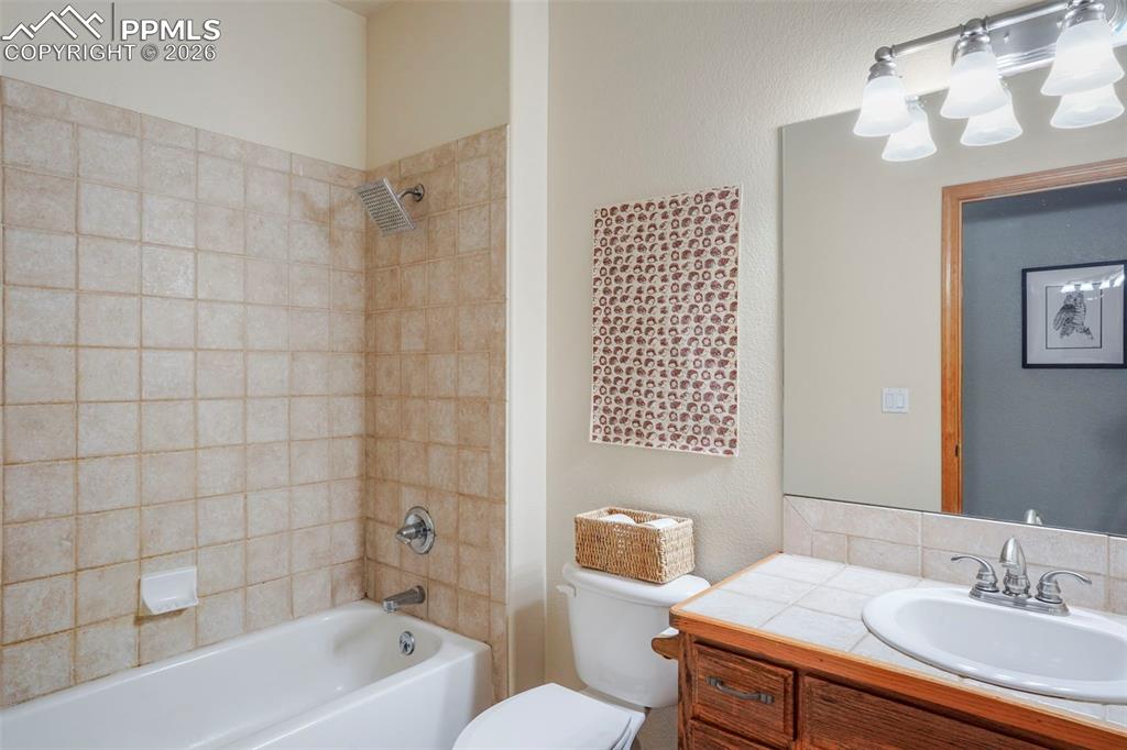 Image 21 of 46: Bathroom