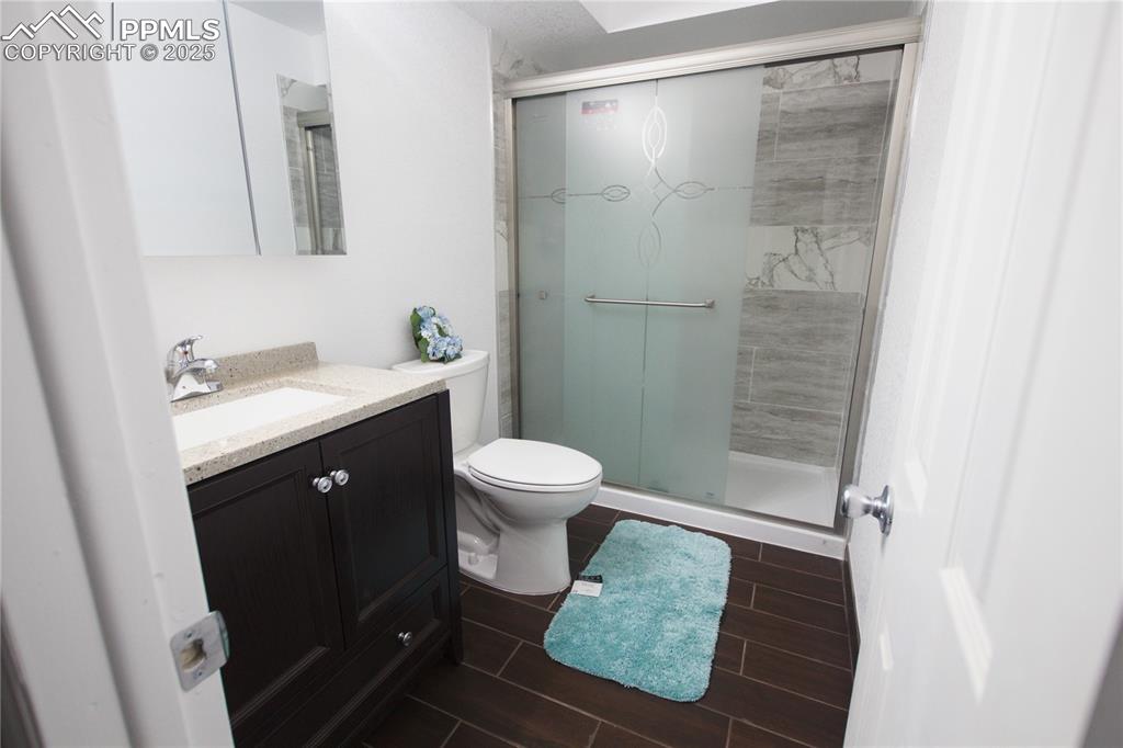 Image 14 of 14: Bathroom