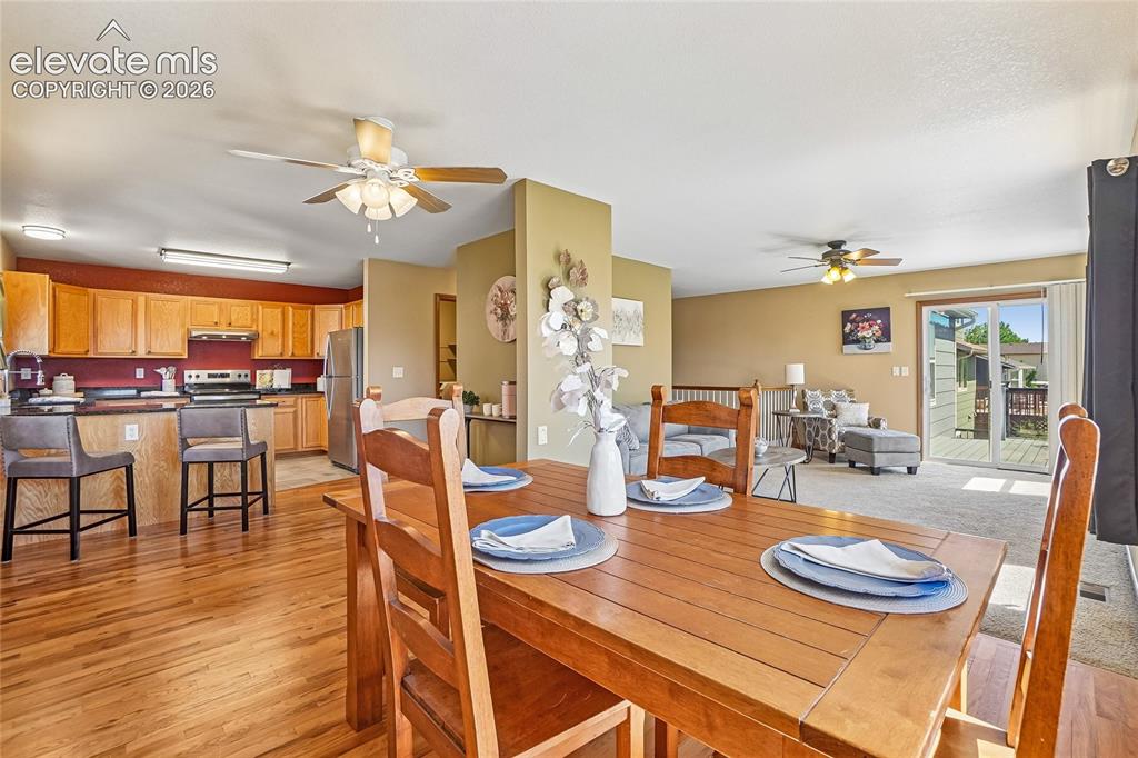 Image 12 of 50: Dining Area