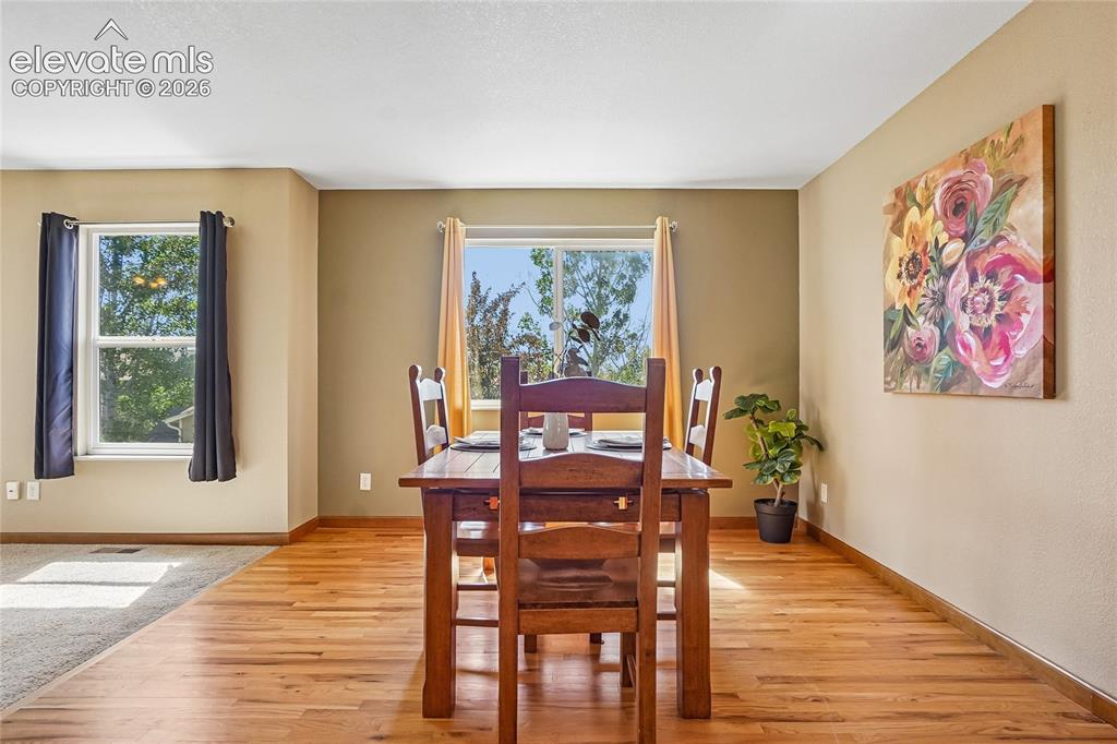 Image 13 of 50: Dining Area