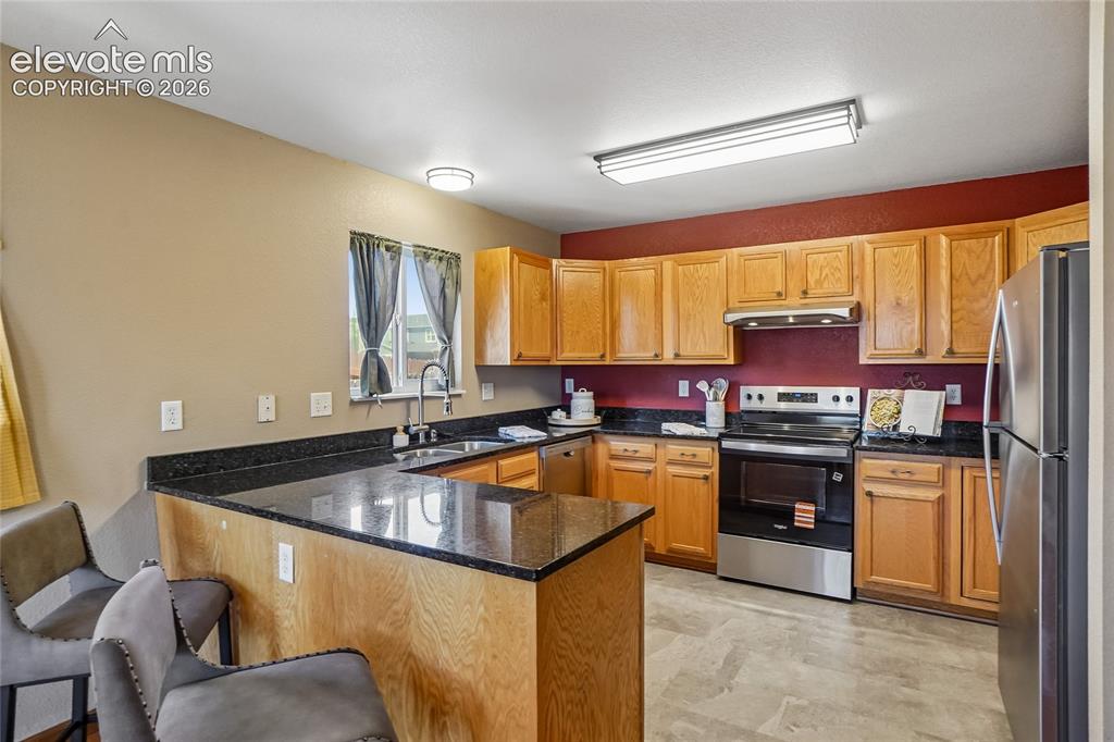 Image 15 of 50: Kitchen