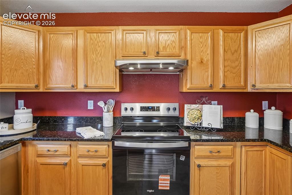 Image 17 of 50: Kitchen