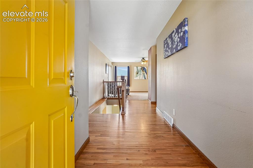 Image 5 of 50: Entrance Foyer