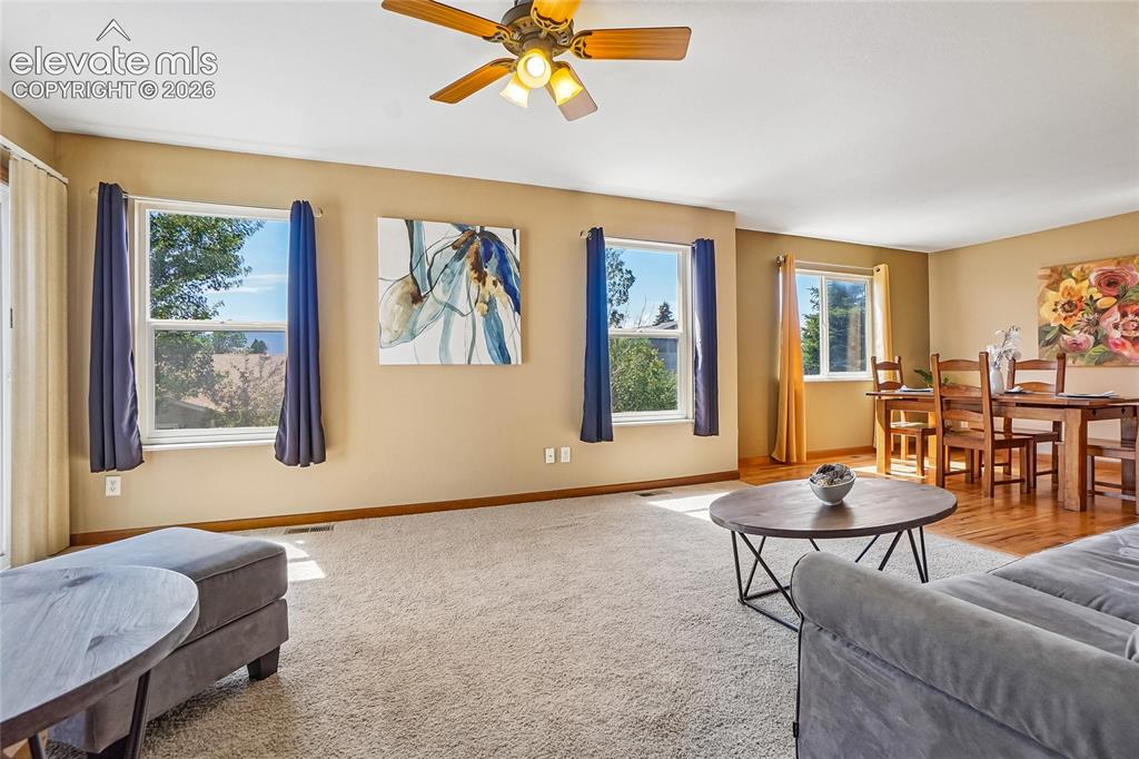Image 8 of 50: Living Room
