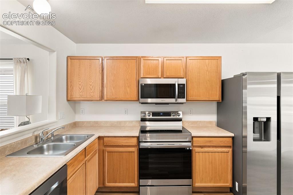 Image 10 of 34: Kitchen