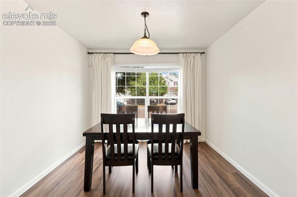 Image 13 of 34: Dining Area