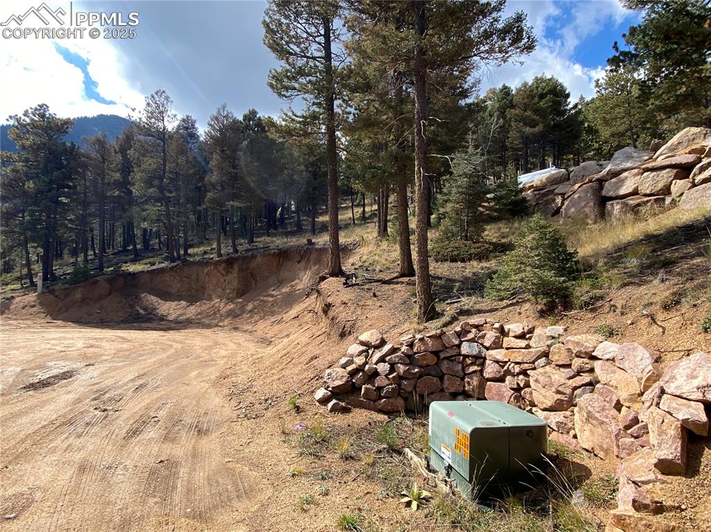 Image 17 of 24: Electric at bottom of the lot in the cup-de-sac!