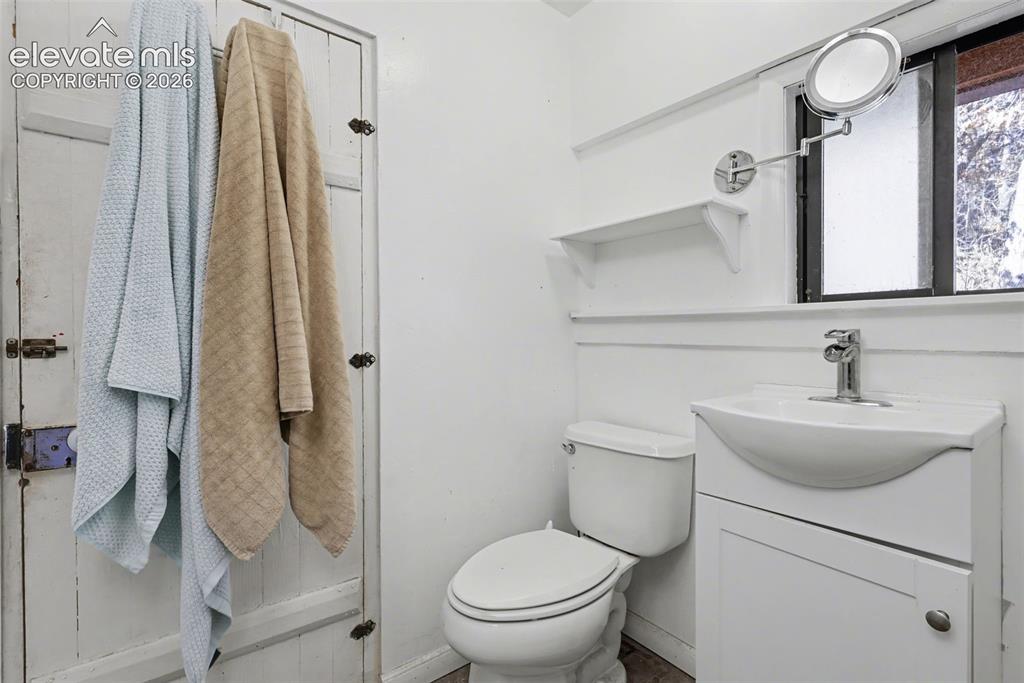 Image 12 of 17: Bathroom