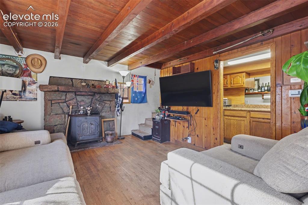 Image 3 of 17: Living Room