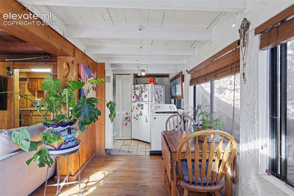 Image 5 of 17: Dining Area