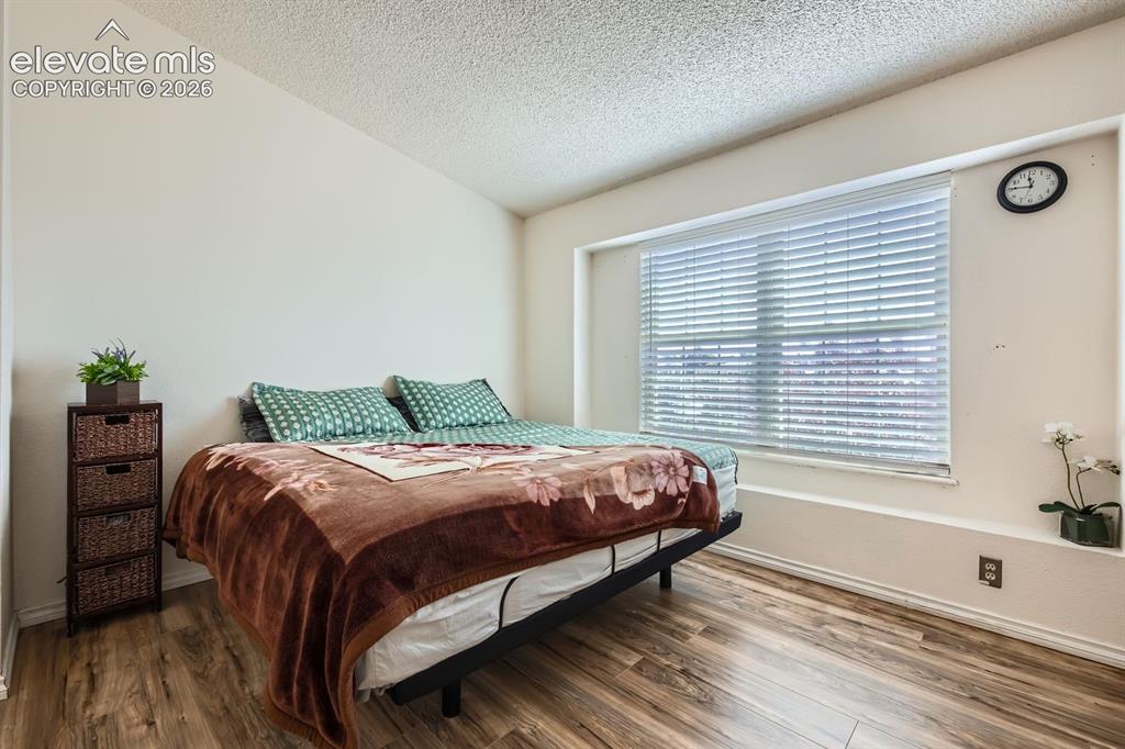 Image 14 of 31: Bedroom