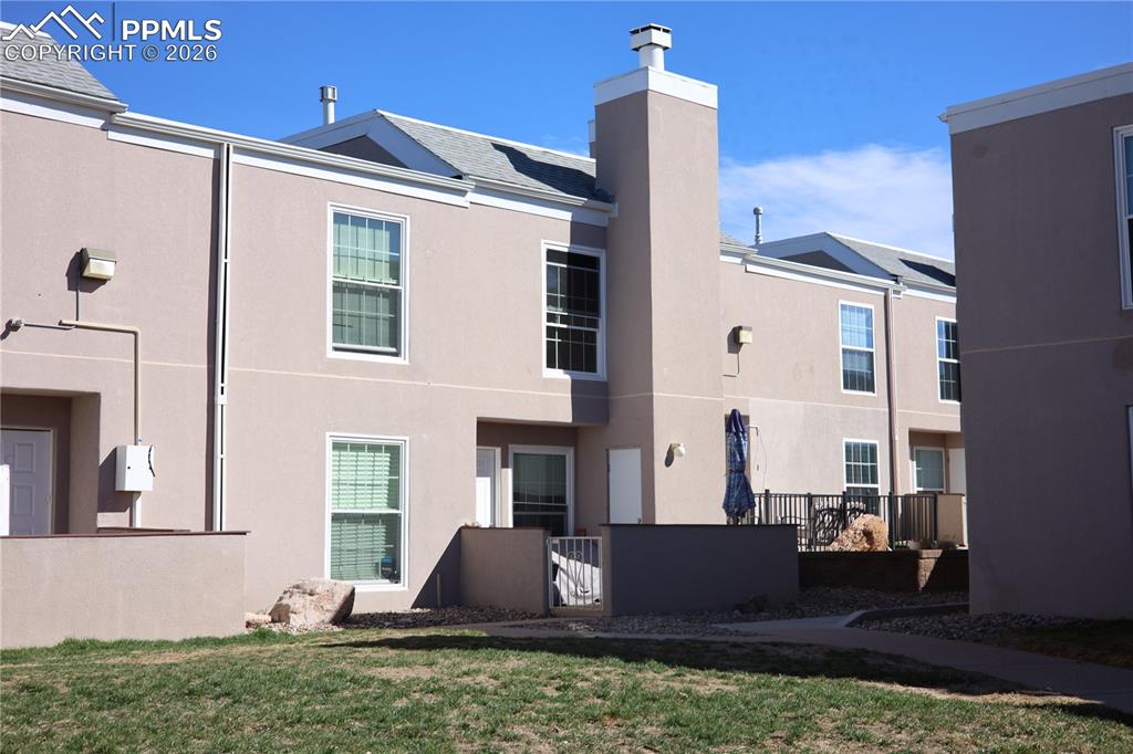 Image 2 of 14: Back of Structure